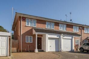 41, Lorian Close, North Finchley, London N12 7DW