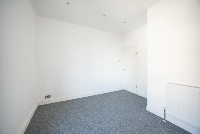 2 bed Terraced to rent Image 7