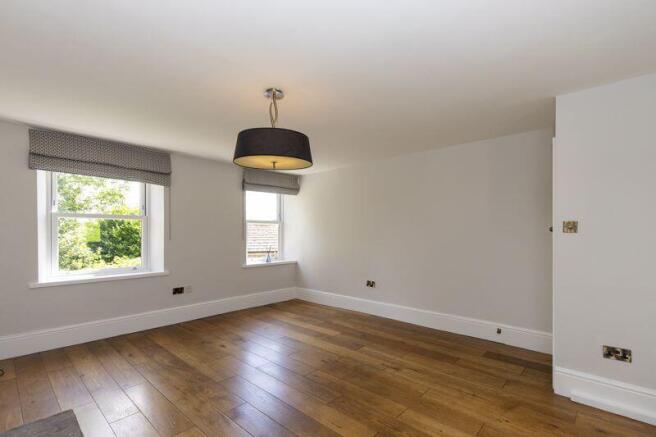 4 bed Detached to rent Image 5