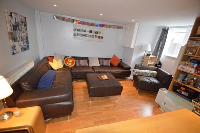 6 bed Terraced to rent Image 5