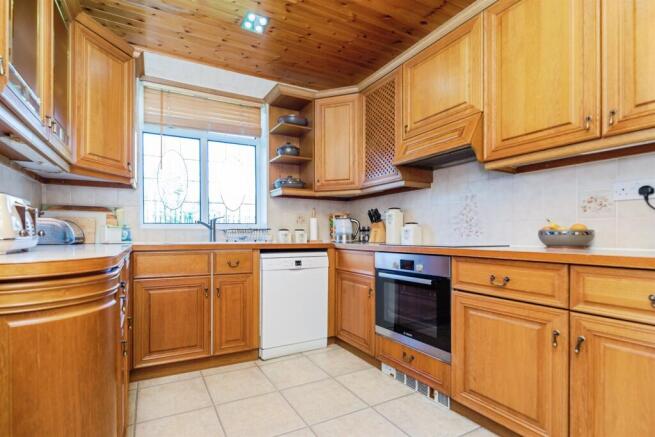 4 bed Detached for sale Image 4