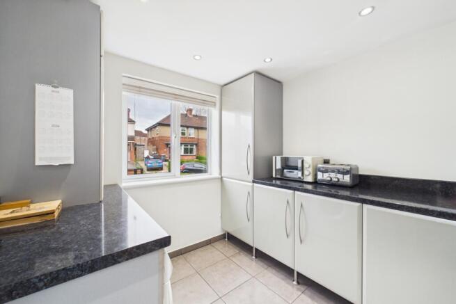 4 bed Semi-Detached for sale Image 10