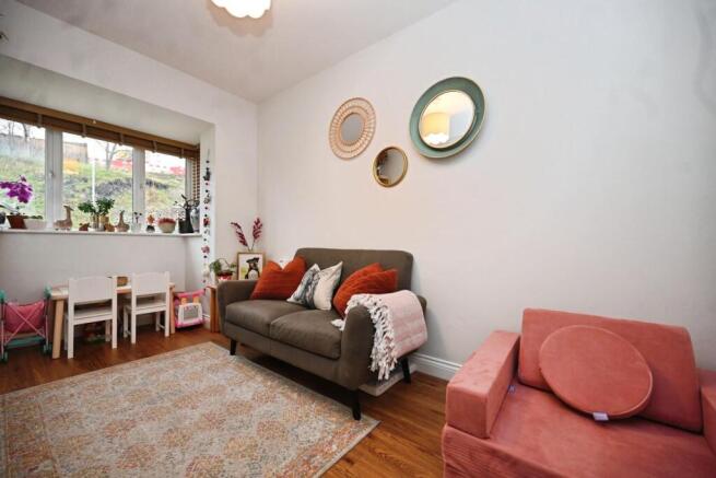 4 bed Semi-Detached for sale Image 10