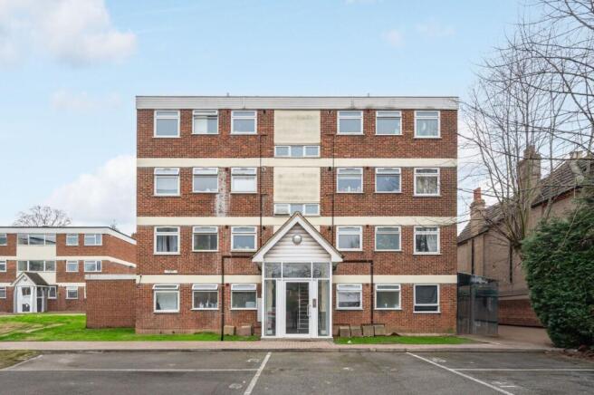 2-bed flat on Valley Road, Streatham, London, SW16, £300,000
