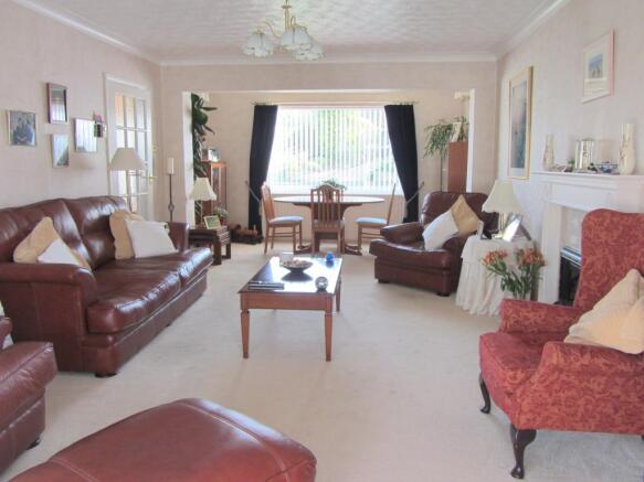 Sitting Room / Dining Room