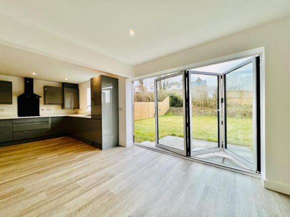 4 bed Detached for sale Image 10