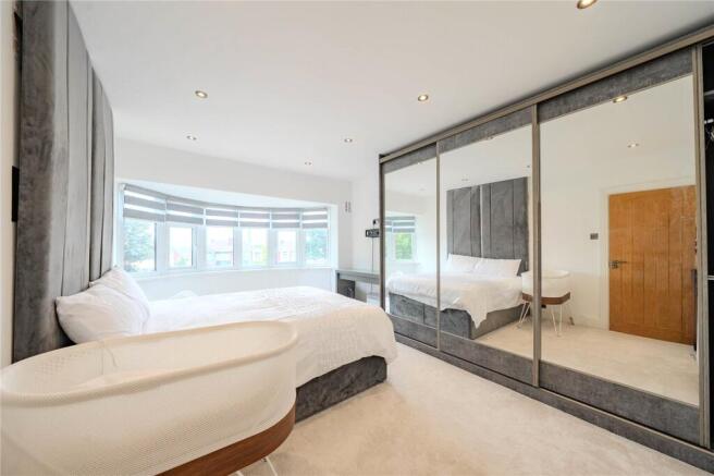 5 bed Semi-Detached for sale Image 5