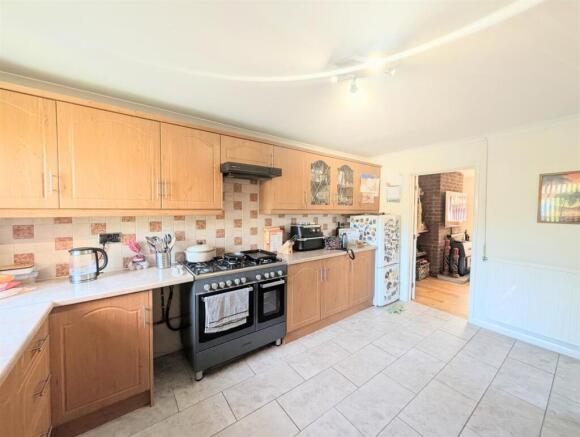KITCHEN/BREAKFAST ROOM