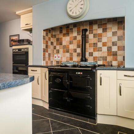 4 bed Detached for sale Image 8