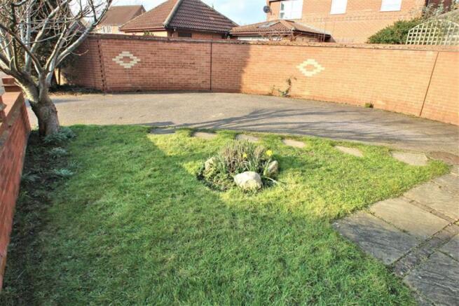 FRONT GARDEN