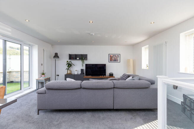4 bed Detached for sale Image 7