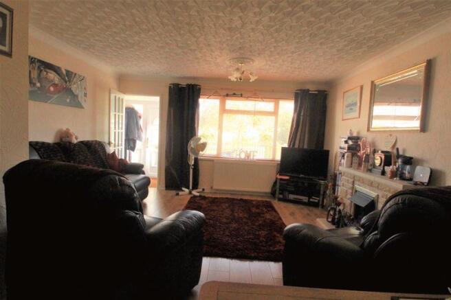 Lounge/dining ...