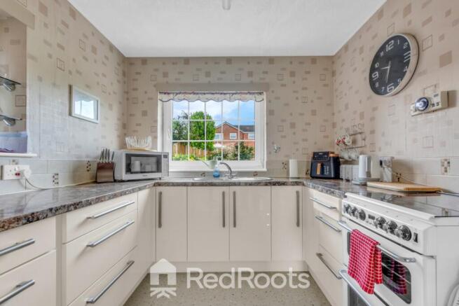 4 bed Detached for sale Image 8