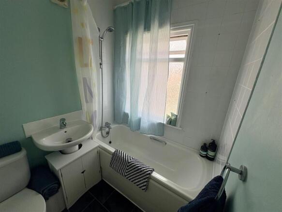 3 bed Semi-Detached for sale Image 8