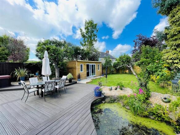 23churchgdn2.jpg