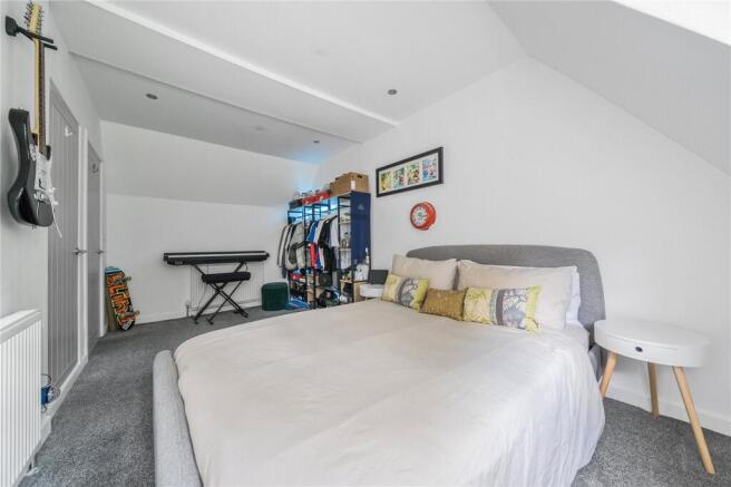 5 bed Detached for sale Image 10