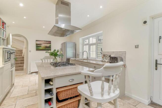 4 bed Detached for sale Image 6