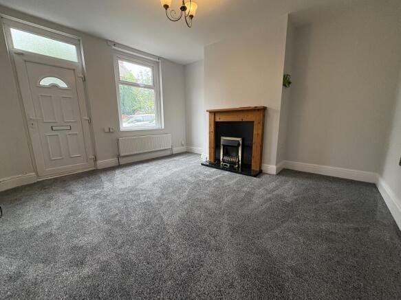 2 bed Terraced to rent Image 4