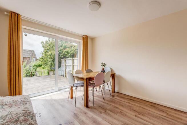 3 bed Semi-Detached for sale Image 8