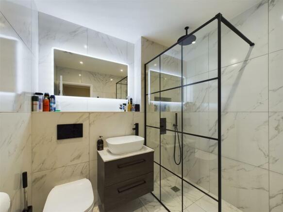 2 bed Apartment for sale Image 7