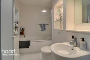 22, Green View Court, School Mead, Abbots Langley WD5 0FB