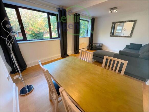 Open Plan Living Room / Dining Area