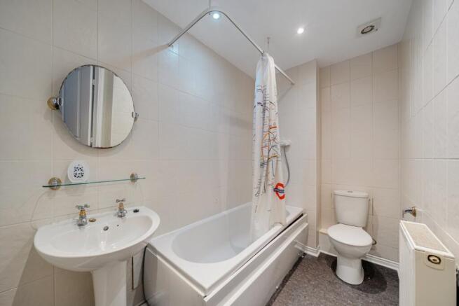 2 bed Flat for sale Image 7