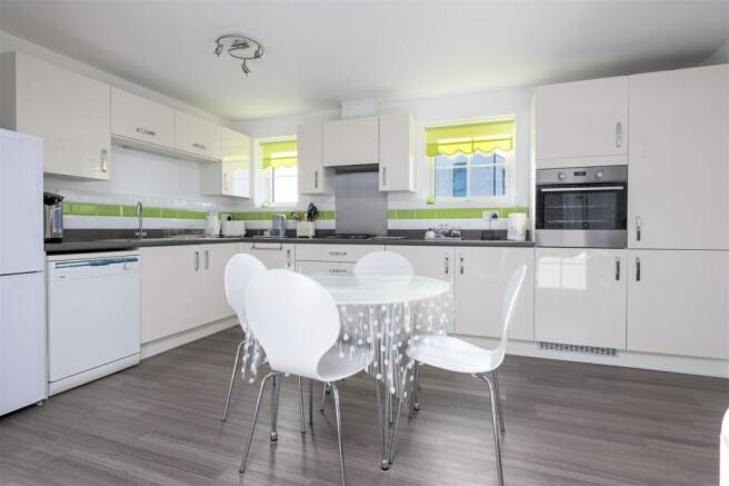 KITCHEN/BREAKFAST ROOM
