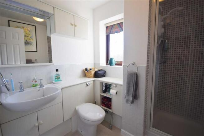 SHOWER ROOM EN SUITE