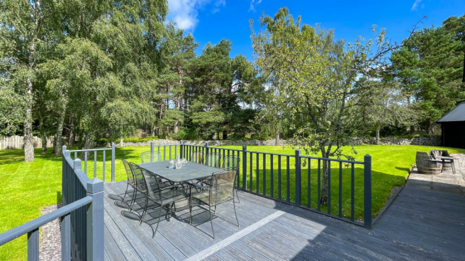 REAR DECKING
