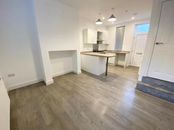1 bed Terraced to rent Image 4