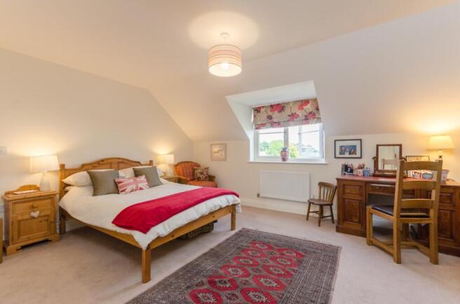 4 bed House for sale Image 6