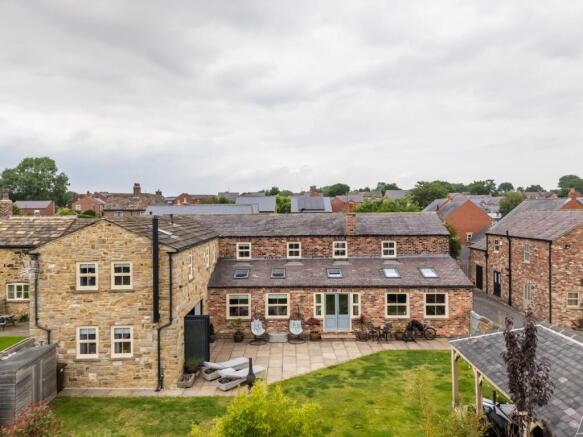 6 bed Semi-Detached for sale in leeds