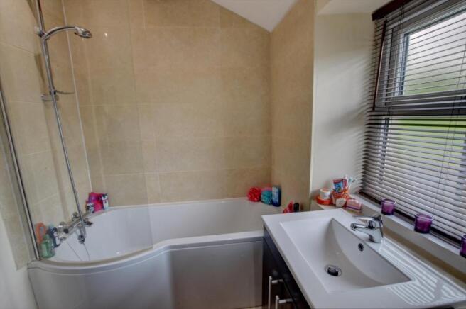 Bathroom 2.jpg