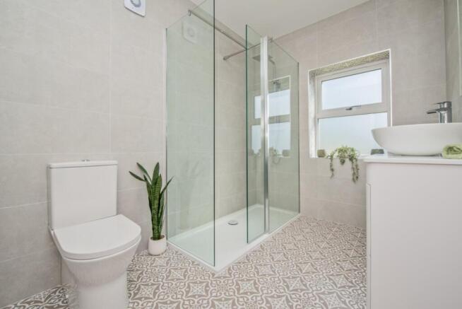 4 bed Detached for sale Image 8