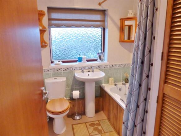 FAMILY BATHROOM