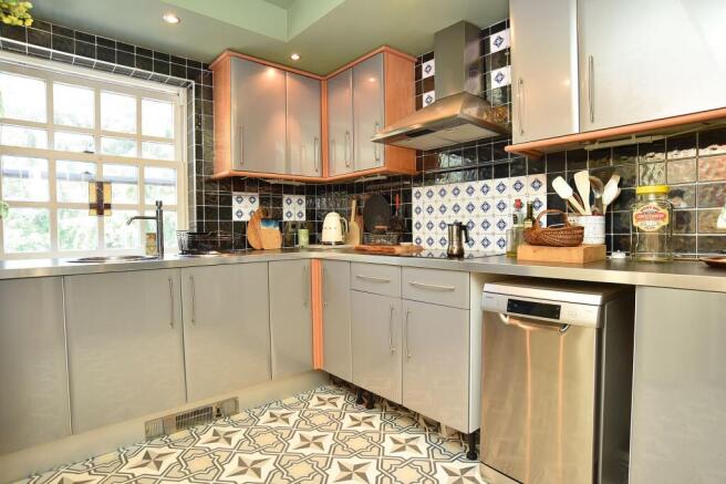 2 bed Flat for sale Image 5