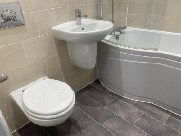 2 bed Apartment to rent Image 12