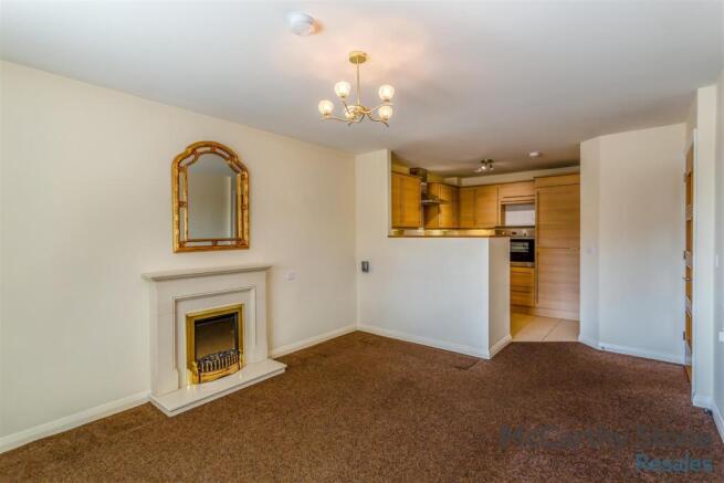 8642747-interior10.jpg