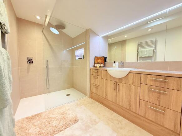 2 bed Apartment for sale Image 10