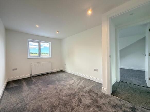 4 bed Semi-Detached for sale Image 10