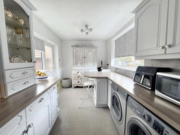 3 bed Semi-Detached for sale Image 5