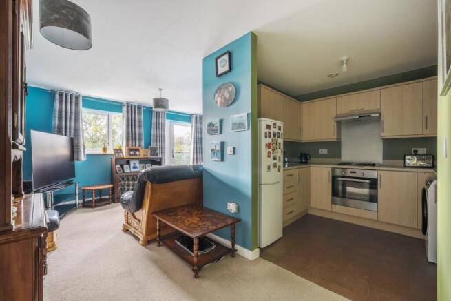 Hinkler Road, Thornhill, Southampton, Hampshire, SO19 photo 3