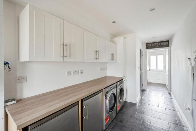 4 bed Semi-Detached for sale Image 4