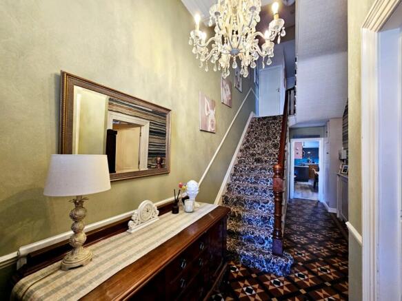 7 bed Semi-Detached for sale Image 11