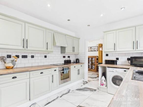 3 bed Bungalow for sale Image 7