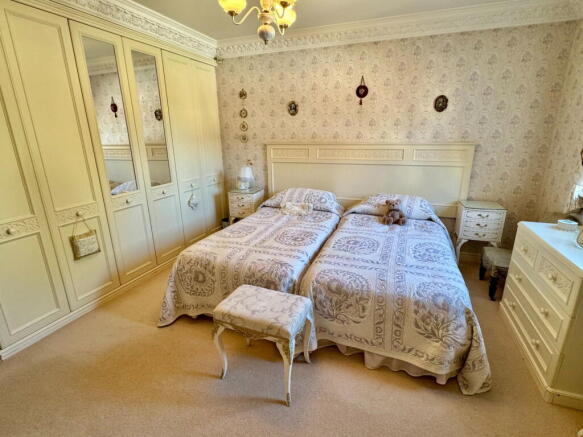 2 bed Apartment for sale Image 12