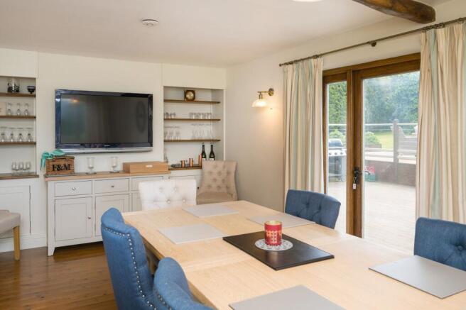 6 bed Detached for sale Image 10