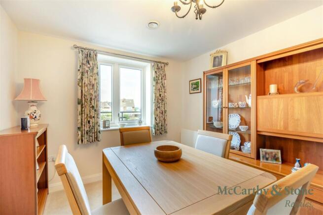 2 bed Apartment for sale Image 8