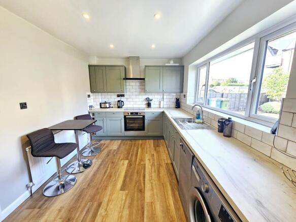 3 bed Semi-Detached for sale Image 7